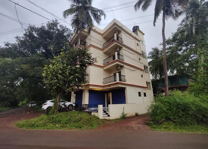 Blue Door Hotel Morjim