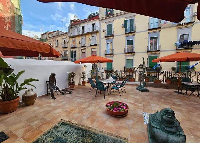 The Spanish Palace, Suites, Rooms, Apartments & Terraces Neapel