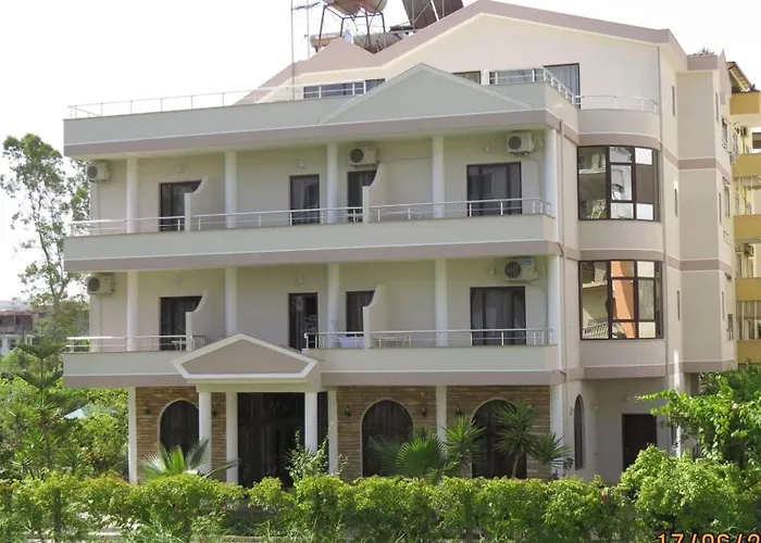 Red Rose Guest House Golem 