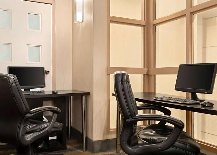 Travelodge By Wyndham Oshawa Whitby