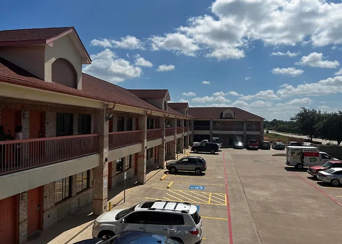 Super 8 By Wyndham Stafford Sugarland Area Hotel