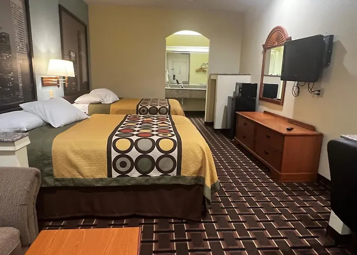 Super 8 By Wyndham Stafford Sugarland Area Hotel