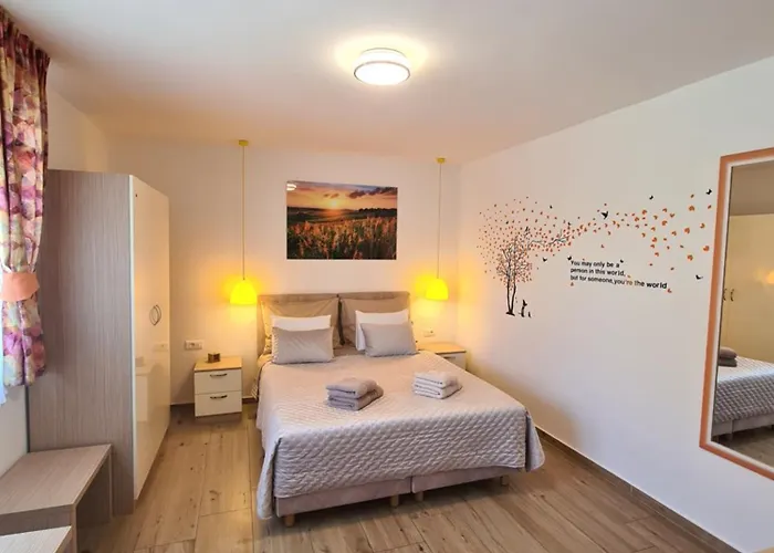 Coloured Rooms Split