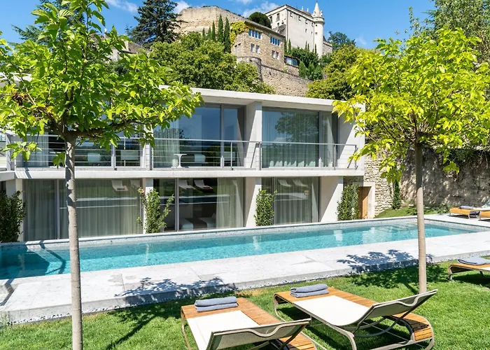 Le Pavillon M, Piscine et Spa au pied du château, Petit-Déjeuner inclus, Parking privé Grignan