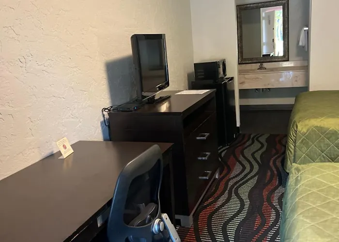 Applegate Inn Cleveland