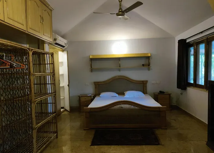 Papa Jolly Eco Resort-Near Morjim Beach