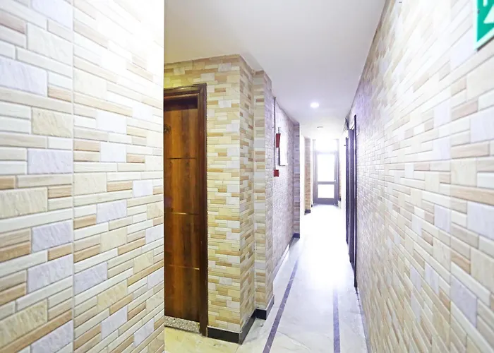 Hotel Preet Palace -5 Mints Walk From Nizamuddin Railway Station New Delhi