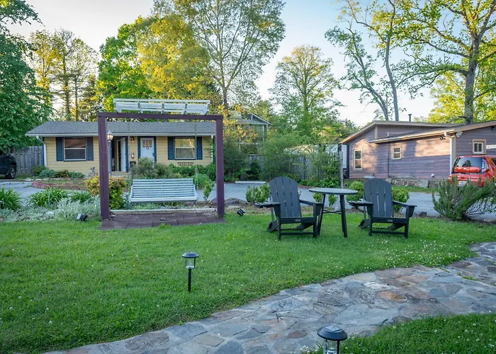 Cedarwood Inn Hendersonville