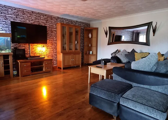 Castle Lodge - Brecon Beacons Accommodation Sennybridge