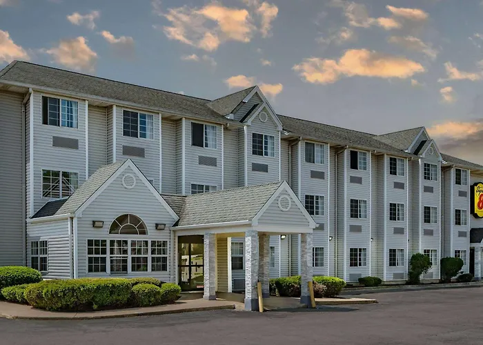 Super 8 By Wyndham Joliet Hotel
