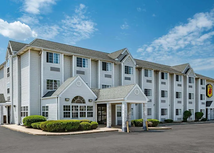 Super 8 By Wyndham Joliet Hotel