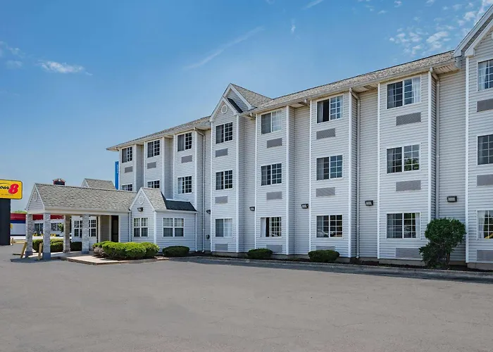 Super 8 By Wyndham Joliet Hotel