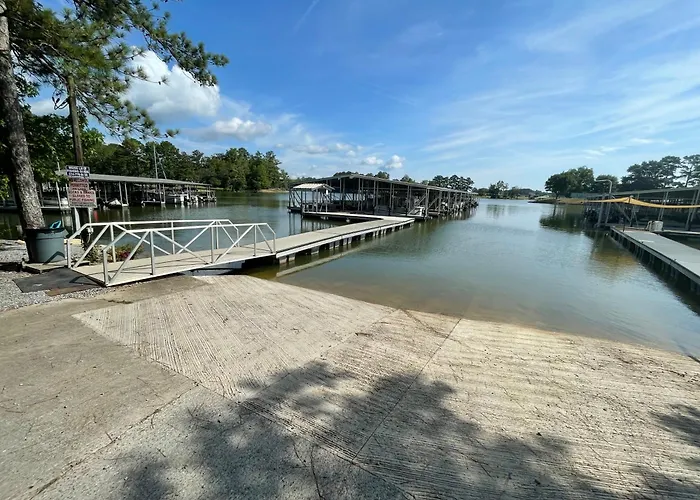 Bay Springs Country Inn & Marina Centre