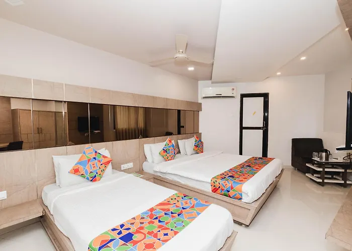 Hotel Amber Railway Station Vadodara