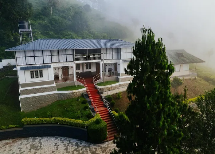 Misty Courtyard Resort Chinnakanal