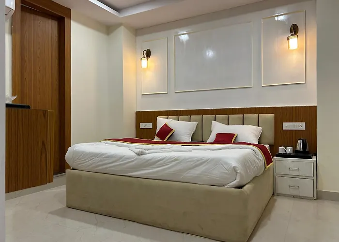 Hotel Cosmopolitan Rooms & Banquet Prayagraj