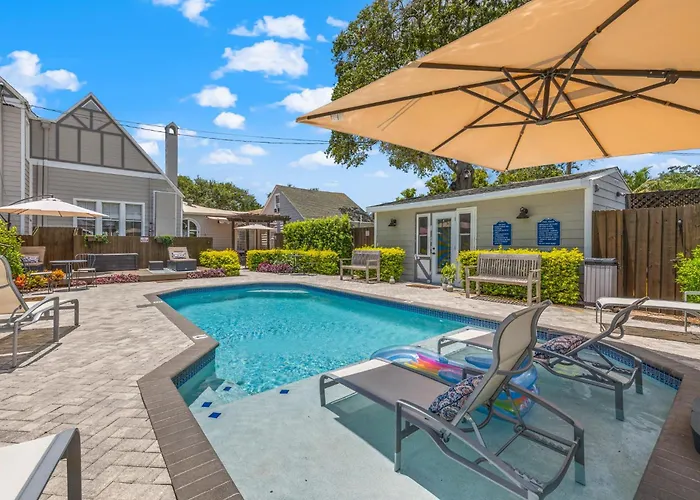The Kenwood Gables Boutique B&B St. Petersburg