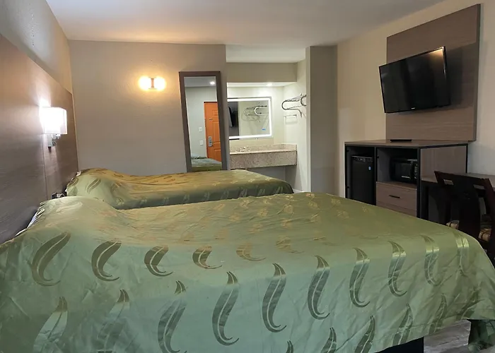 Brentwood Inn & Suites Suffolk