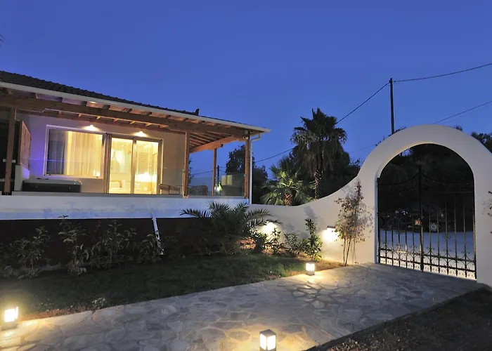 Salty Wave Suites Skiathos-Stadt