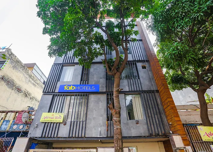 Fabexpress V4 Residency Hotel New Delhi