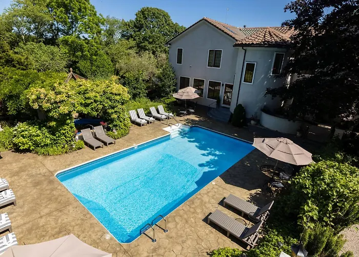 The Villa Bed And Breakfast Westerly