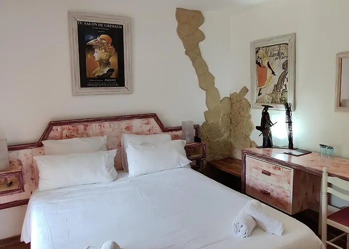 Hotel Athénopolis à Grimaud
