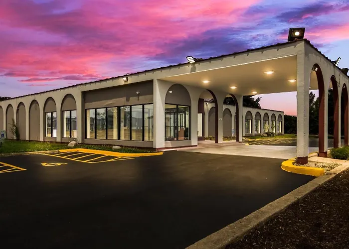 Hometowne Studios By Red Roof And Conference Center Chicago - N Aurora Naperville North Aurora