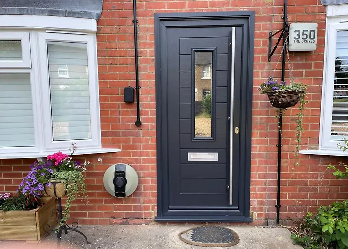 Private Double En-Suite Room At The Groves Deal