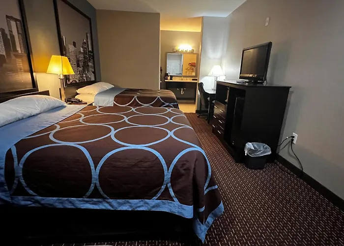 Super 8 By Wyndham Center Motel
