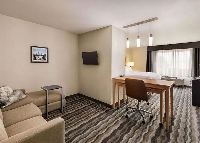 Wyndham Avon Hotel
