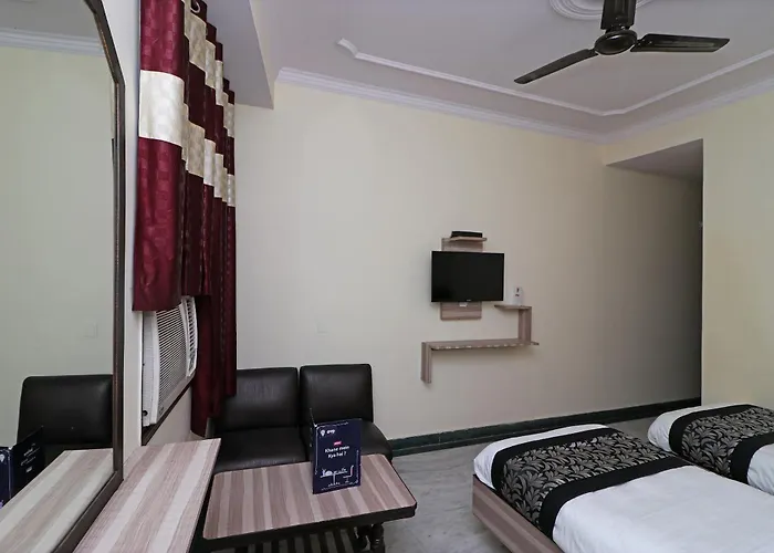 Oyo Hotel Silver Shine Near Gurudwara Shri Bangla Sahib New Delhi