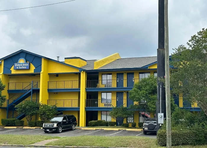 Days Inn & Suites By Wyndham Mobile Tillmans Corner