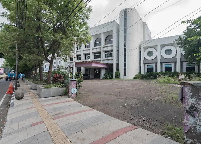 Istana Hotel Bandung Mitra Reddoorz
