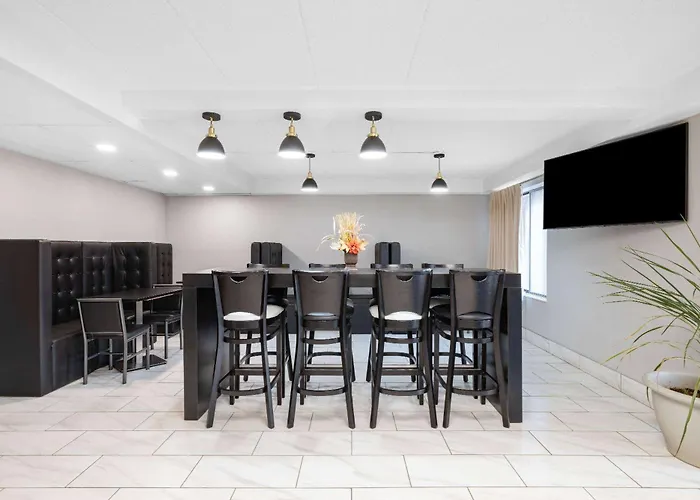 Baymont By Wyndham Gillette Hotel