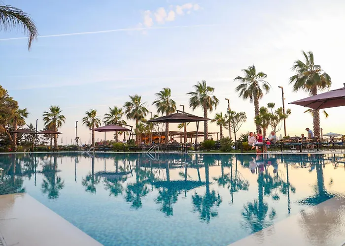 Royal G Max Hotel Golem 