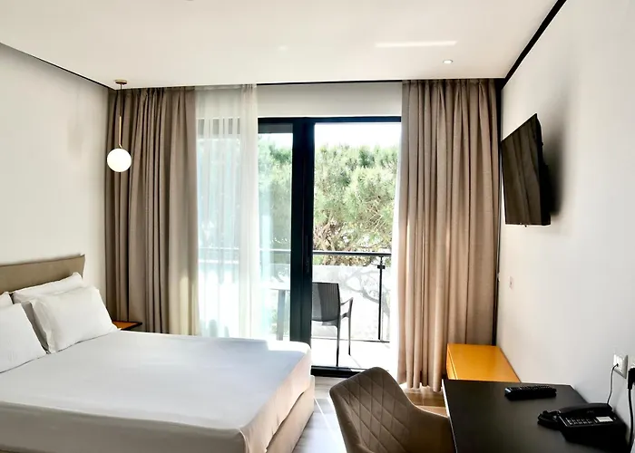 Royal G Max Hotel Golem 