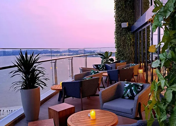 Hotel Citadines Marina Halong