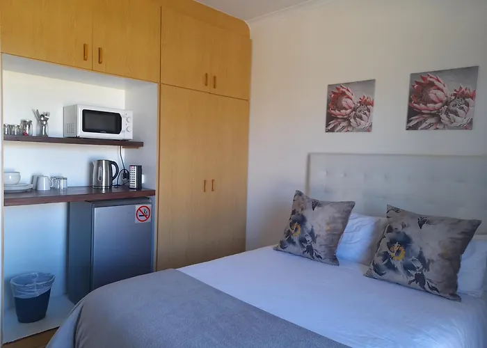 Cornerstone Guesthouse Alk Van Zyl Parow