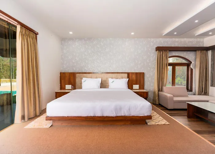 Urmilaa Green County Resort 35 Km From Kolhapur