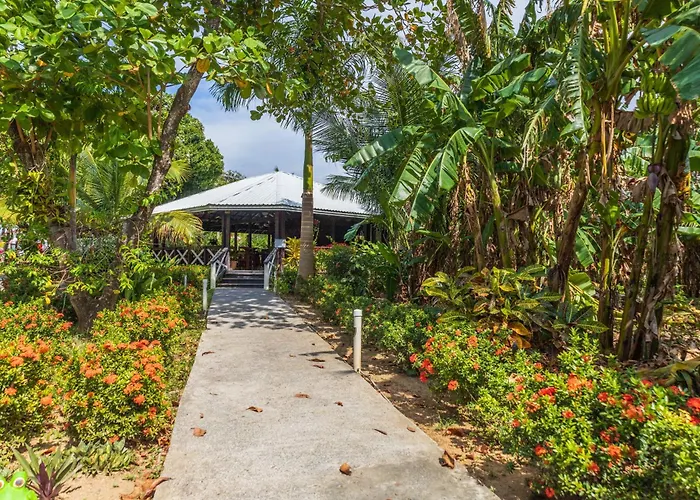Seagrape Plantation Resort & Dive Center West End