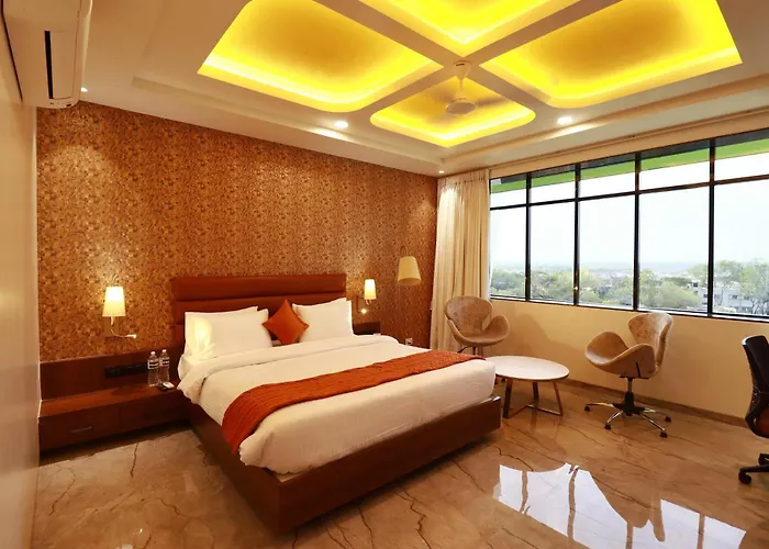 Four Petals Executive By Lhms Hotel Akalkot