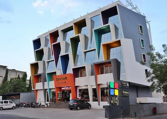 Four Petals Executive By Lhms Hotel Akalkot