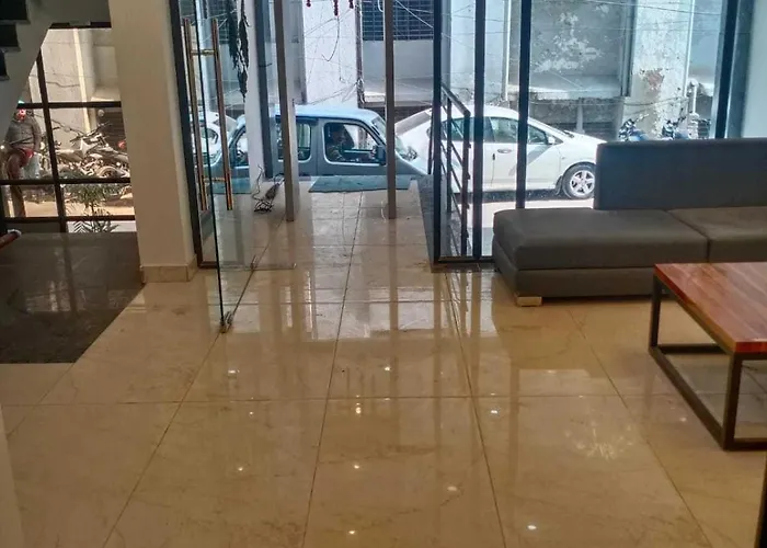Hotel O Breeze Hotel New Delhi
