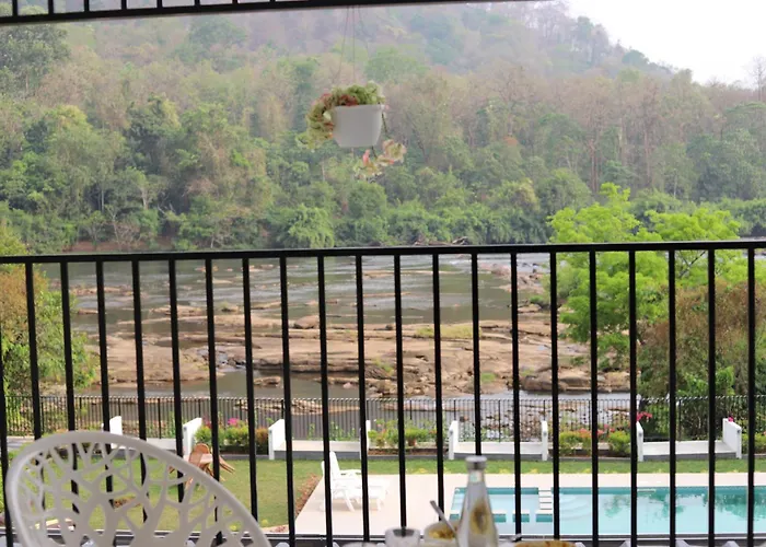 Seeheim Resorts Athirappilly