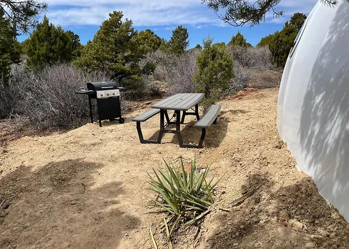 Canyon Rim Domes - A Luxury Glamping Experience!! Monticello