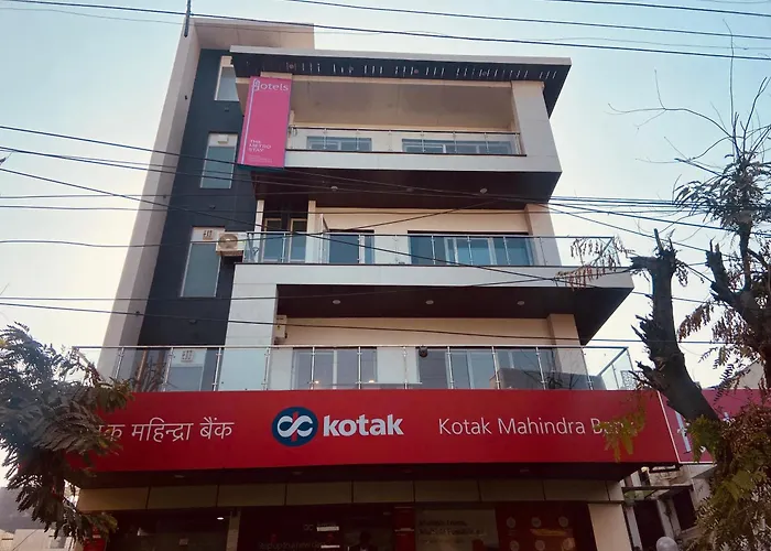 The Metro Stay By F9 Hotels Noida