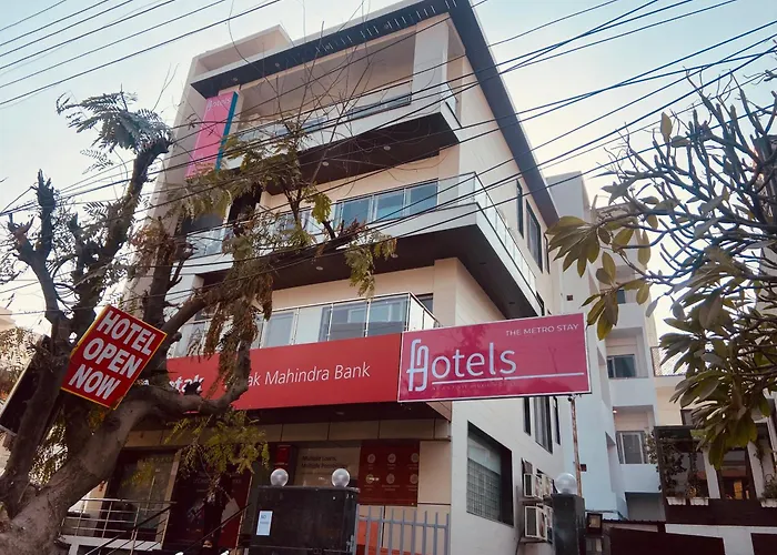 The Metro Stay By F9 Hotels Noida