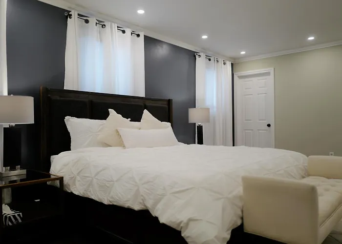 Le Boutique Great Toronto Bed & Breakfast Mississauga