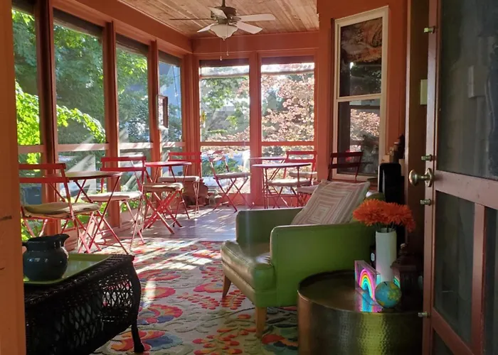 Twin Oaks Inn Saugatuck