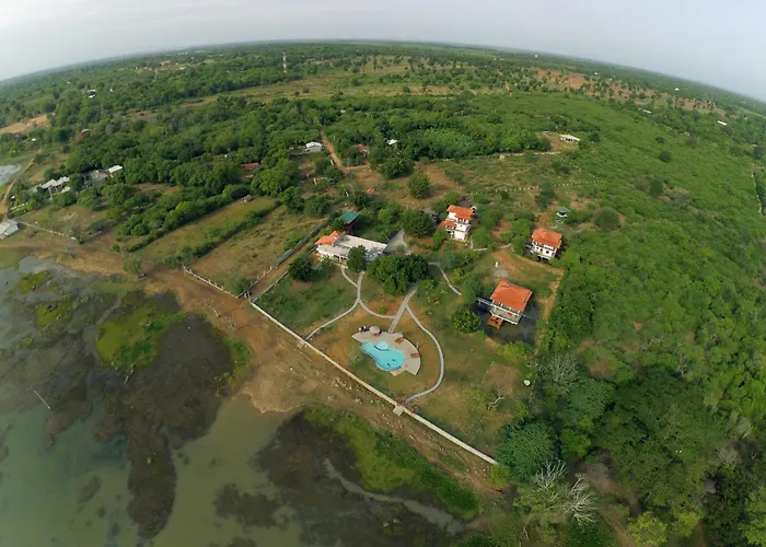 Lake Villa Resort Tissamaharama